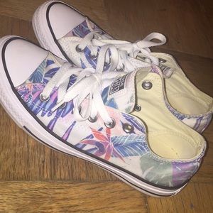 Floral print Converse